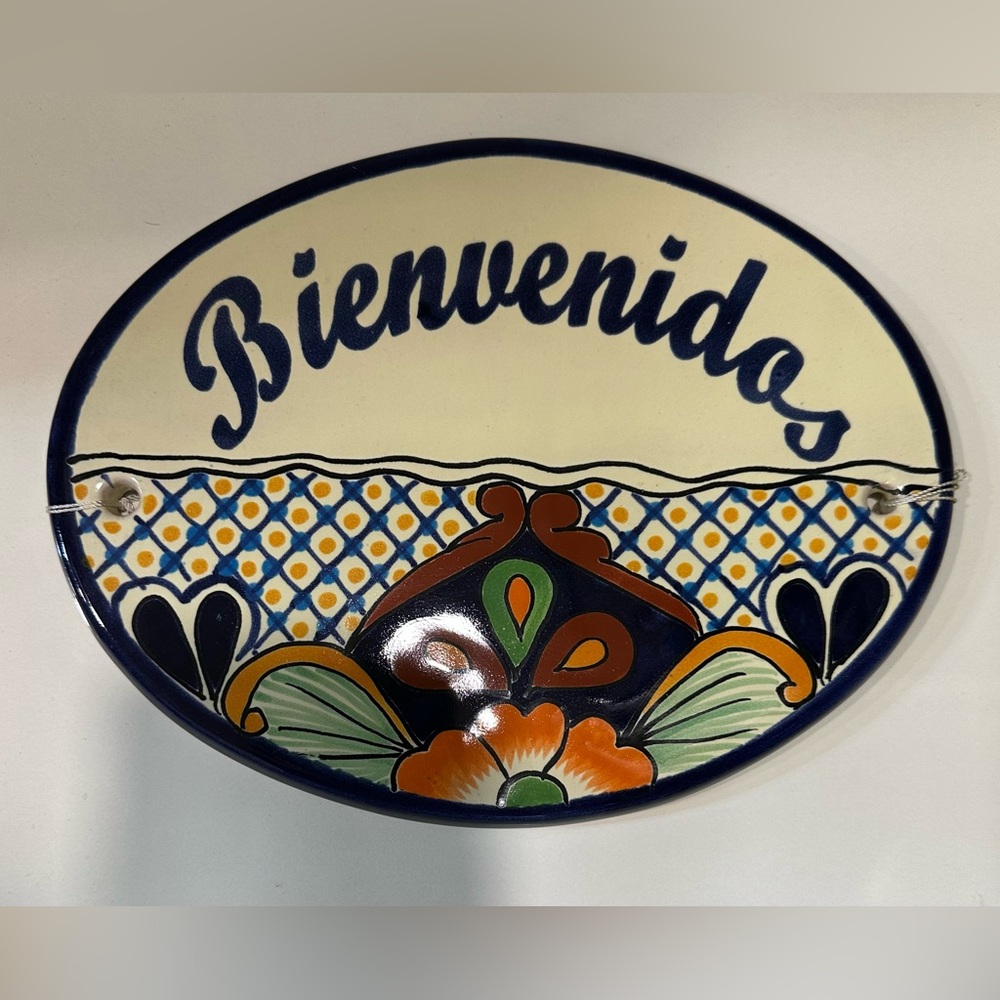 Mexican Talavera Oval Ceramic Welcome 'Bienvenidos' Indoor/Outdoor Wall Plaque